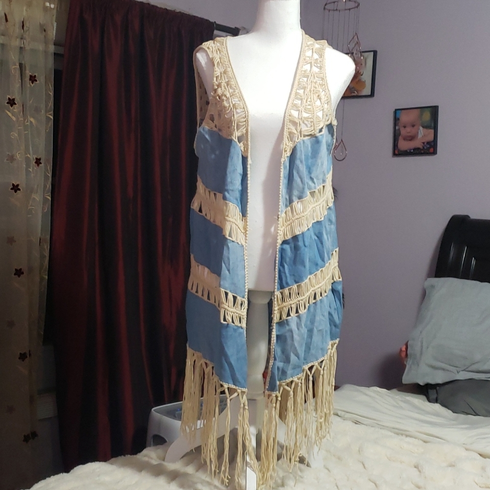 EUC Umgee crocheted denim vest